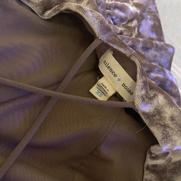 silence + noise (UO) taupe velvet open-back romper - Picture 4 of 4